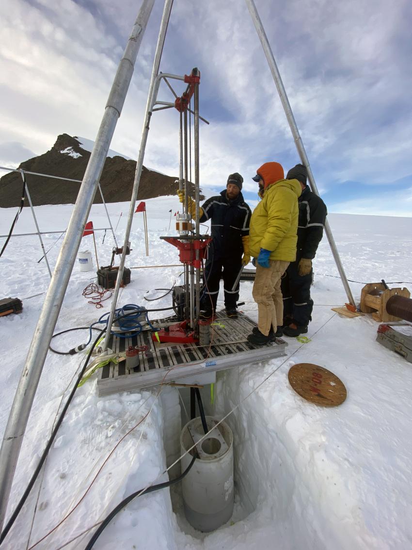 IDP Engineer Grant Boeckmann (left) operates the Winkie Drill on Thwaites Glacier in the Hudson Mountains. Also shown is scientist Seth Campbell (center) and IDP Research Intern Elliot Moravec (right).