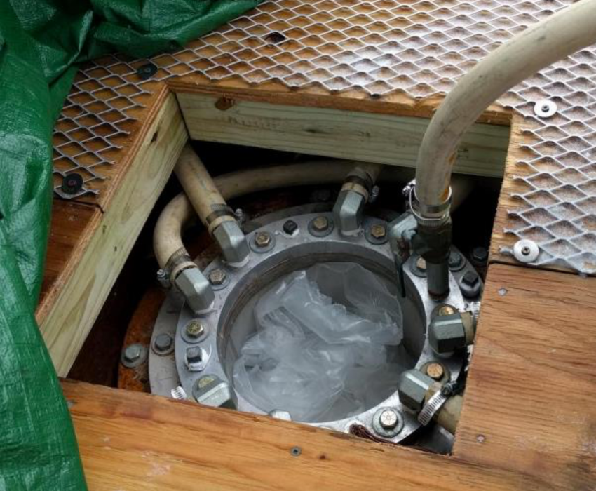 Well casing with glycol circulation ports and removable deck