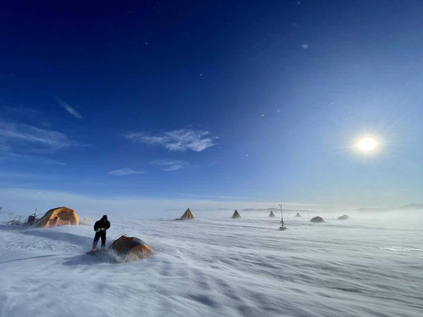 The 2022-2023 field season camp at Allan Hills, Antarctica. Credit: Peter Neff.
