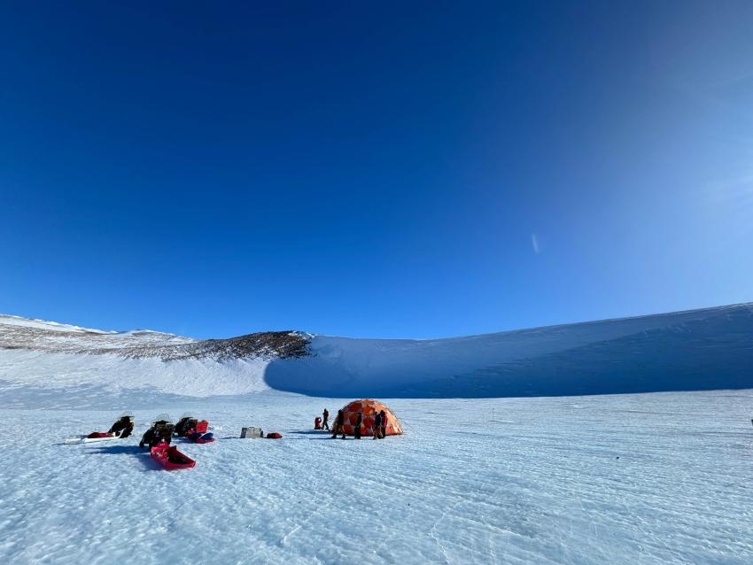 Eclipse Drill ‘cul-de-sac’ drill site at Allan Hills, Antarctica. Credit: Elizabeth Morton.